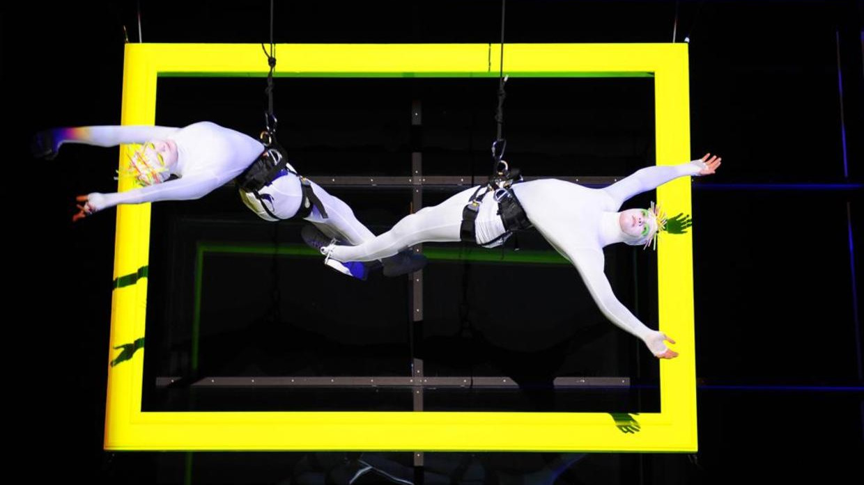 PLUS Corona Krisenklub Blaue Nacht TITELBILD